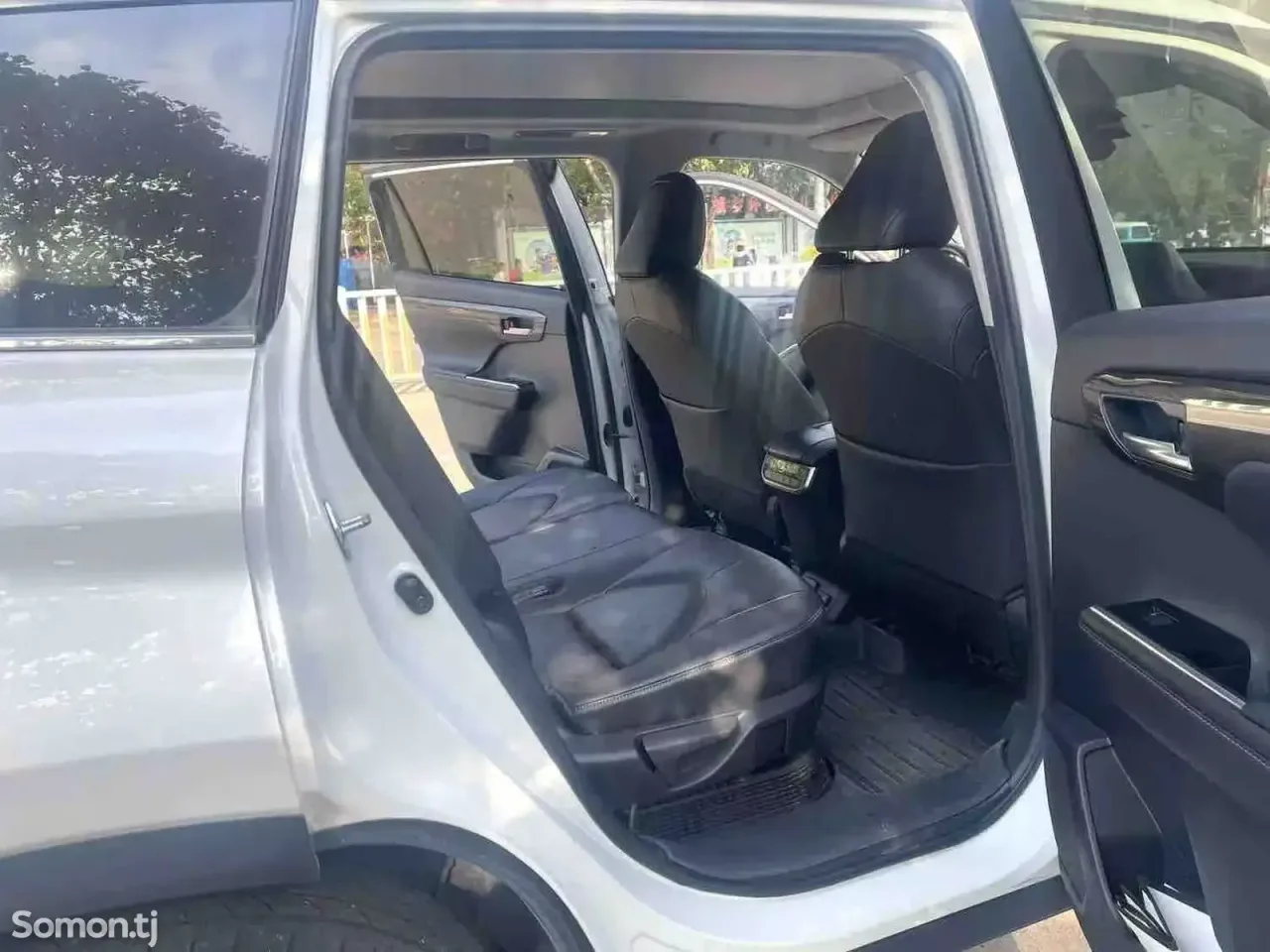 Toyota Highlander 2023 · 2.5 AT