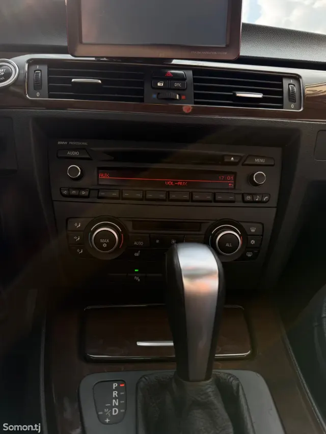 BMW 3 series 2010 · 2.0 AT