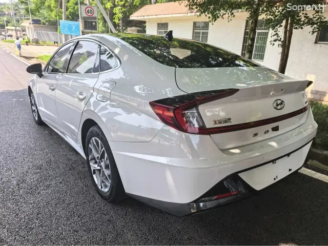 Hyundai Sonata 2020 · 1.5 AT