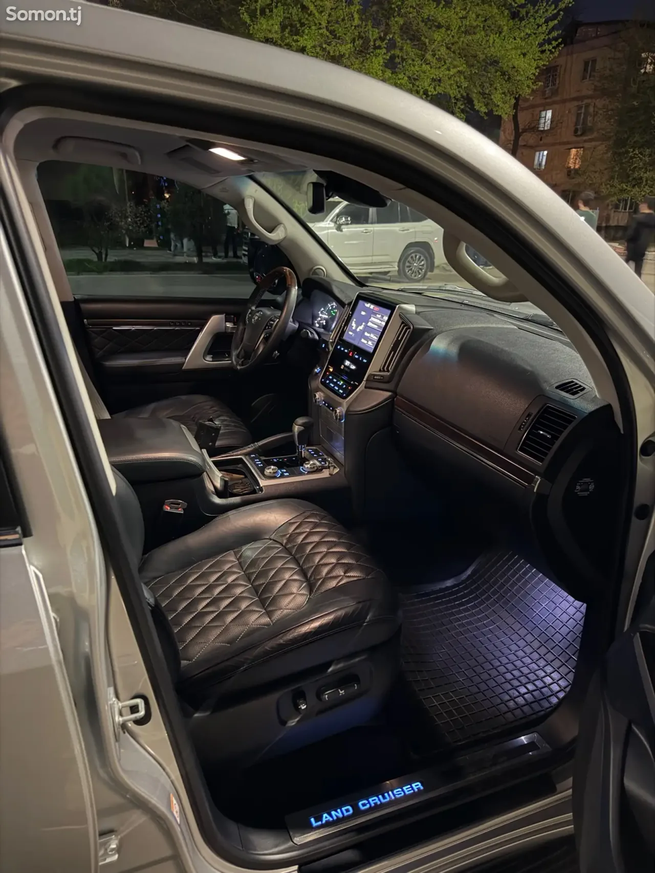 Toyota Land Cruiser 2018 · 4.7 AT