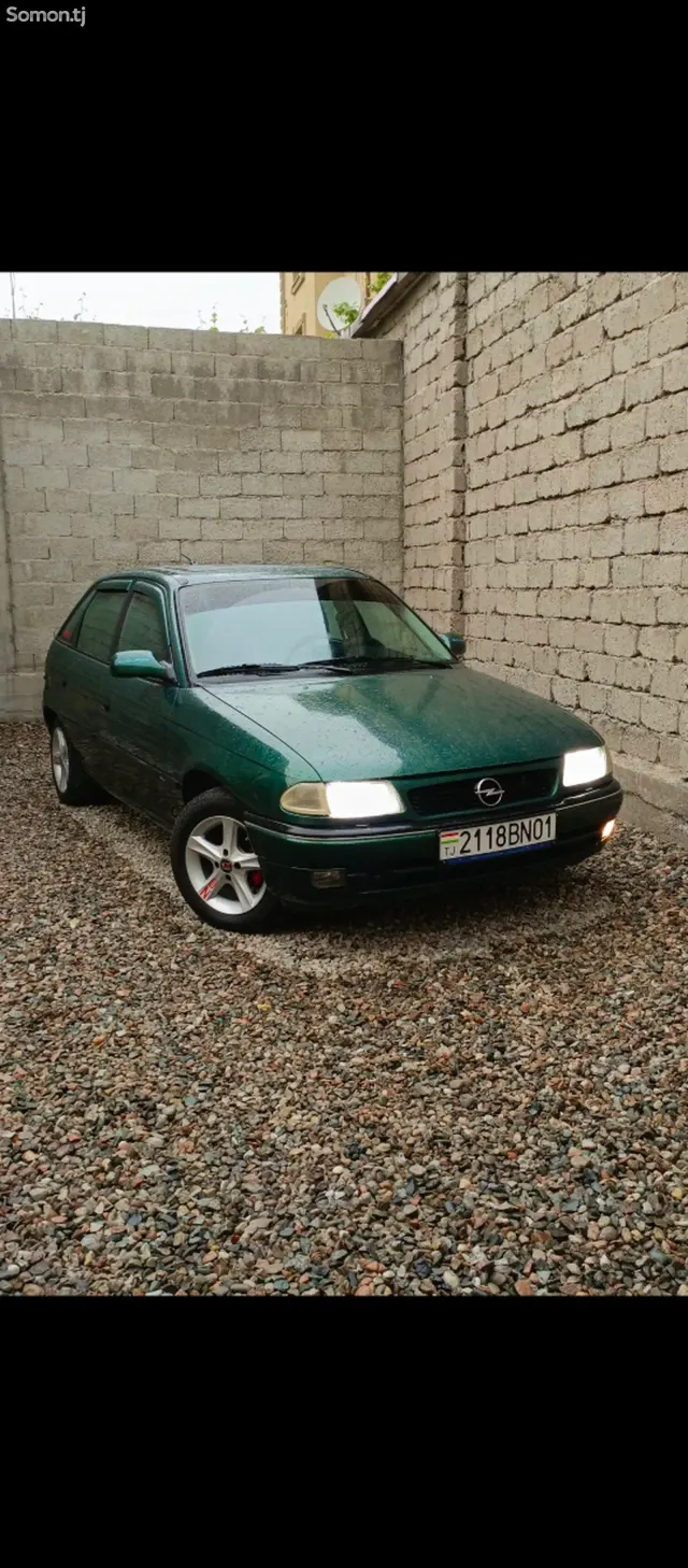 Opel Astra F 1996 · 1.6 MT
