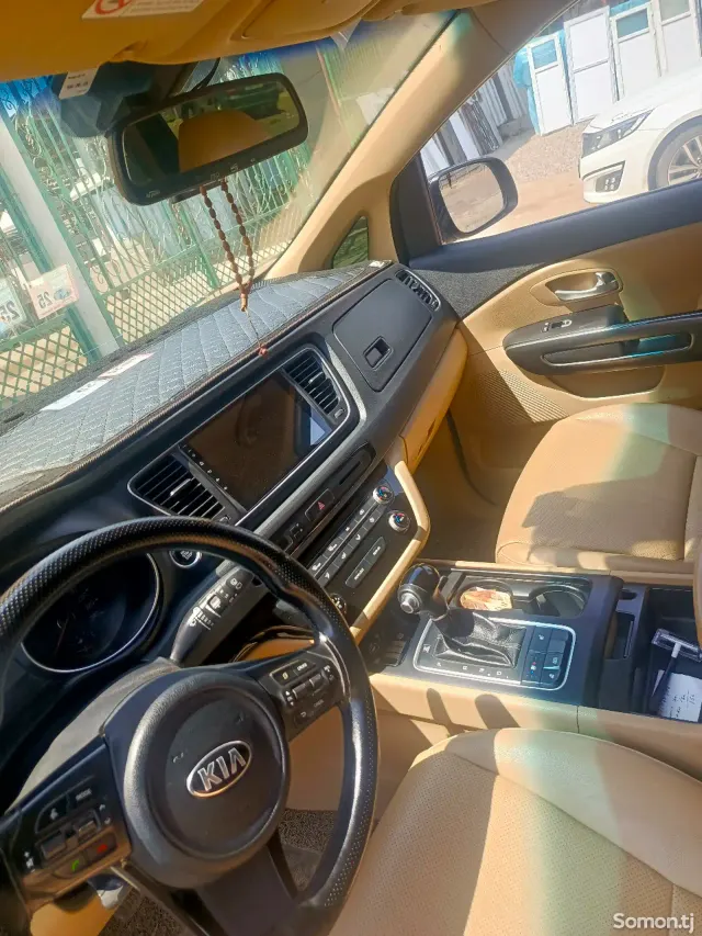 Kia Carnival 2014 · 2.2 AT
