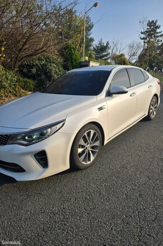 Kia K5 2018 · 2.0 AT