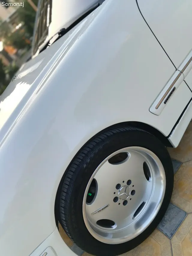 Mercedes-Benz E class 2001 · 3.2 AT