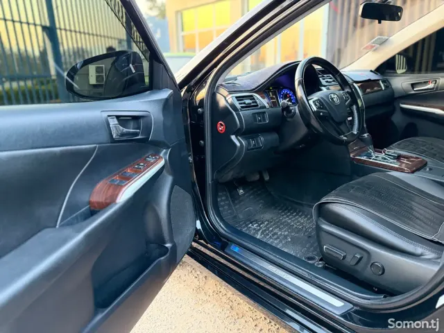 Toyota Camry 2015 · 2.5 AT