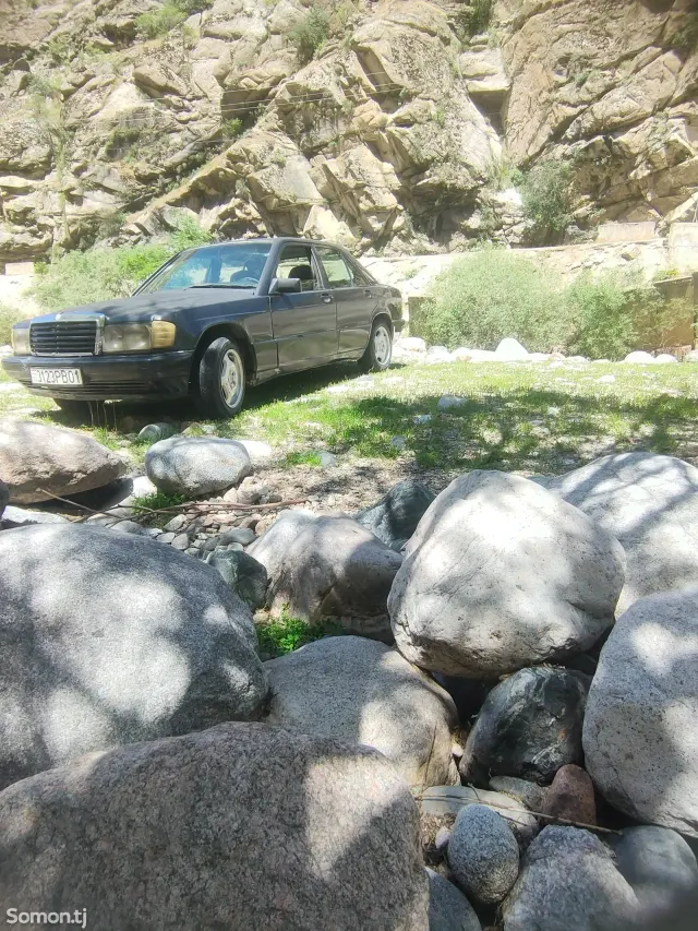 Mercedes-Benz W201 1993 · 1.8 MT