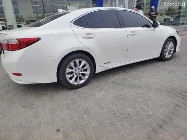 Lexus ES series 2014 · 2.5 AT