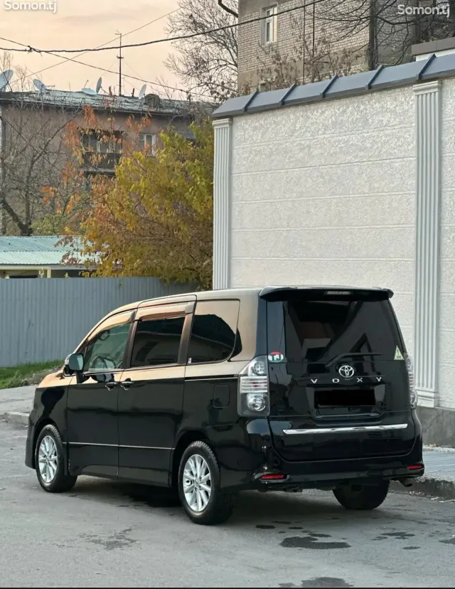 Toyota Voxy 2008 · 2.0 AT