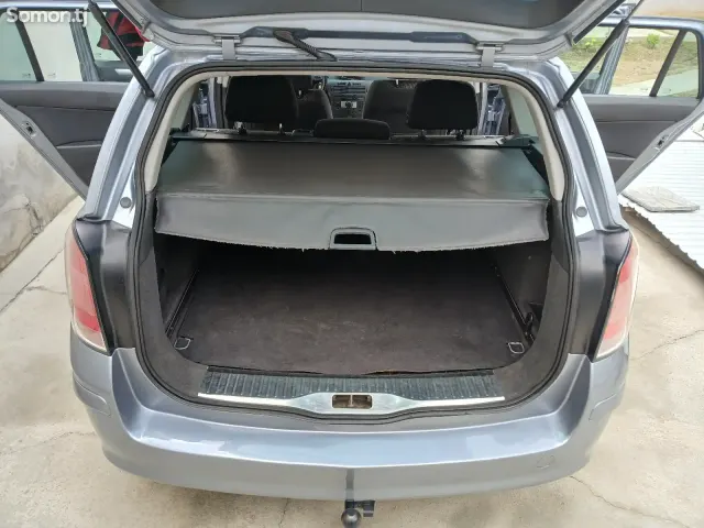 Opel Astra H 2006 · 1.6 MT
