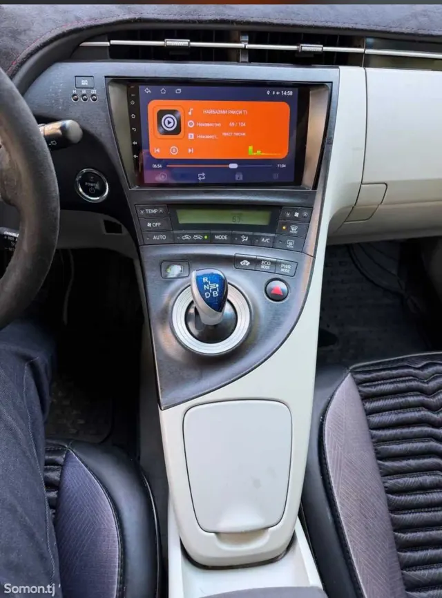 Toyota Prius 2010 · 1.8 AT