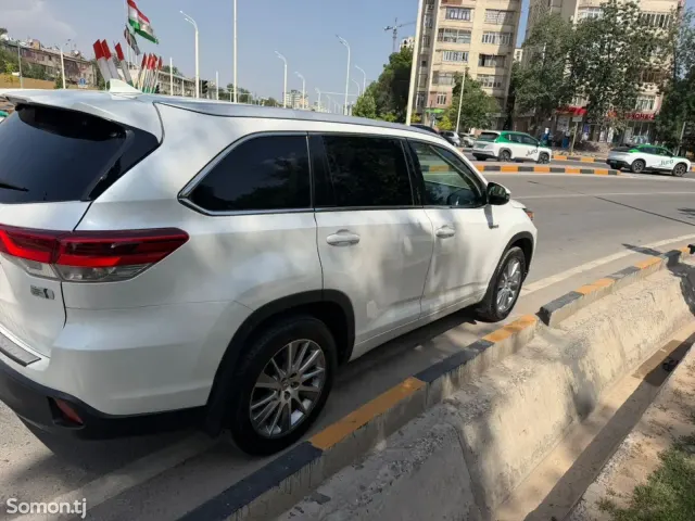 Toyota Highlander 2016 · 3.5 AT
