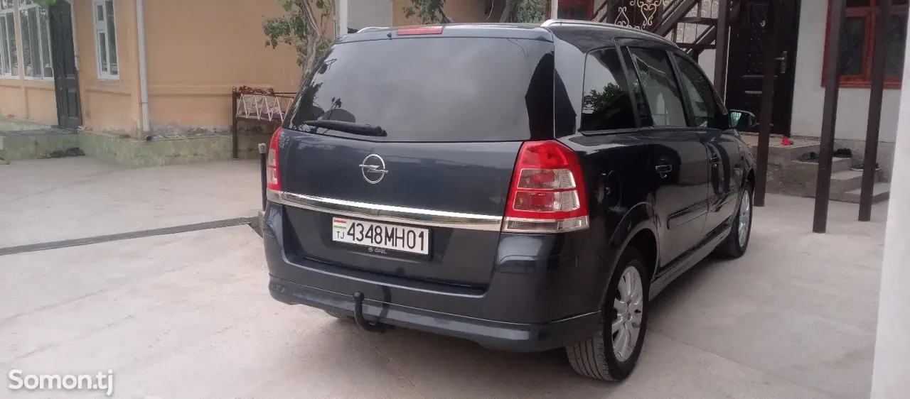 Opel Zafira 2008 · 2.2 MT