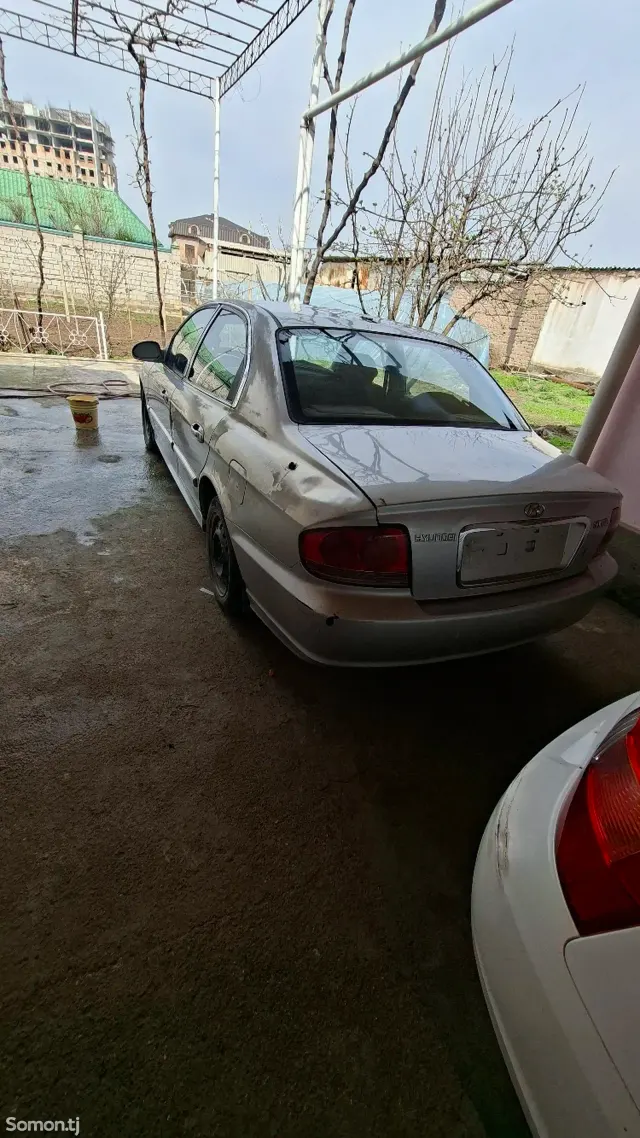 Hyundai Sonata 2003 · 1.6 MT