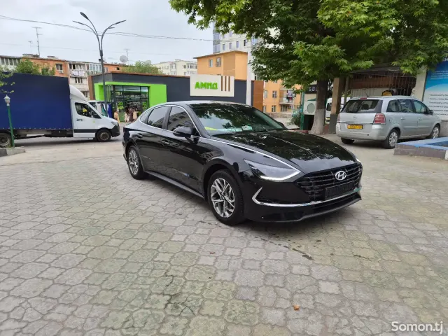 Hyundai Elantra 2021 · 2.0 AT
