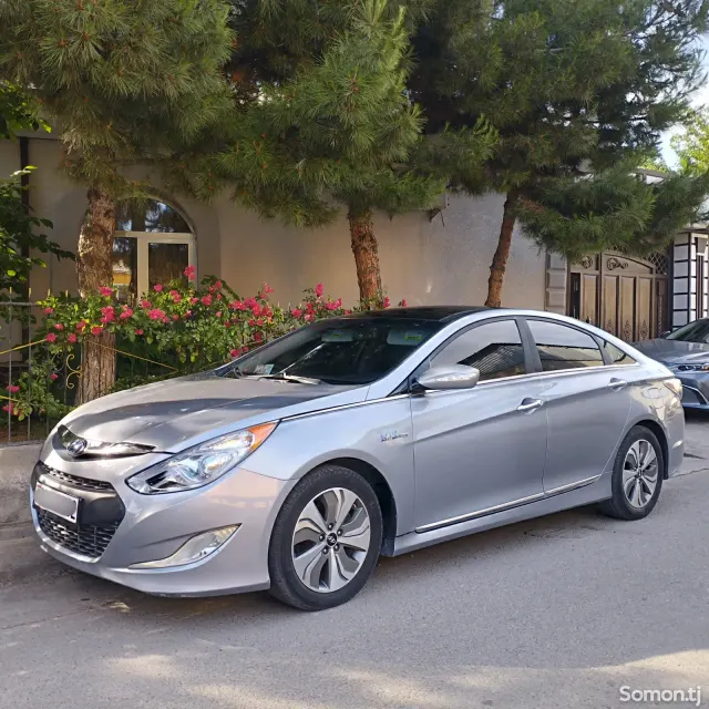 Hyundai Sonata 2014 · 2.4 AT