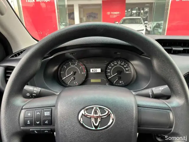 Toyota Hilux 2025 · 2.4 MT
