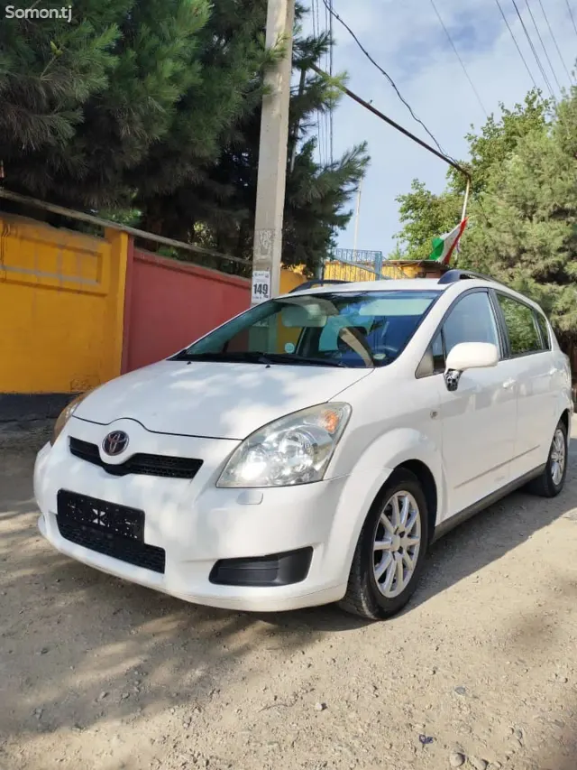 Toyota Corolla Verso 2007 · 2.2 MT