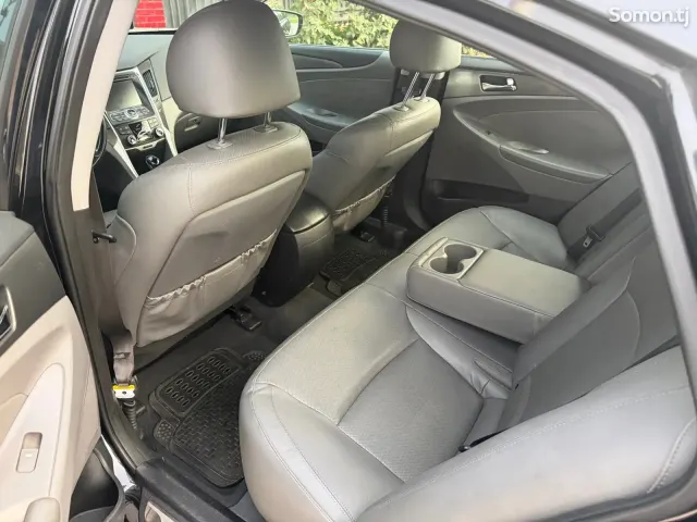Hyundai Sonata 2014 · 2.4 AT