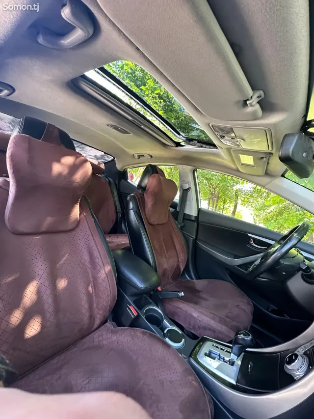 Hyundai Avante 2012 · 1.6 AT