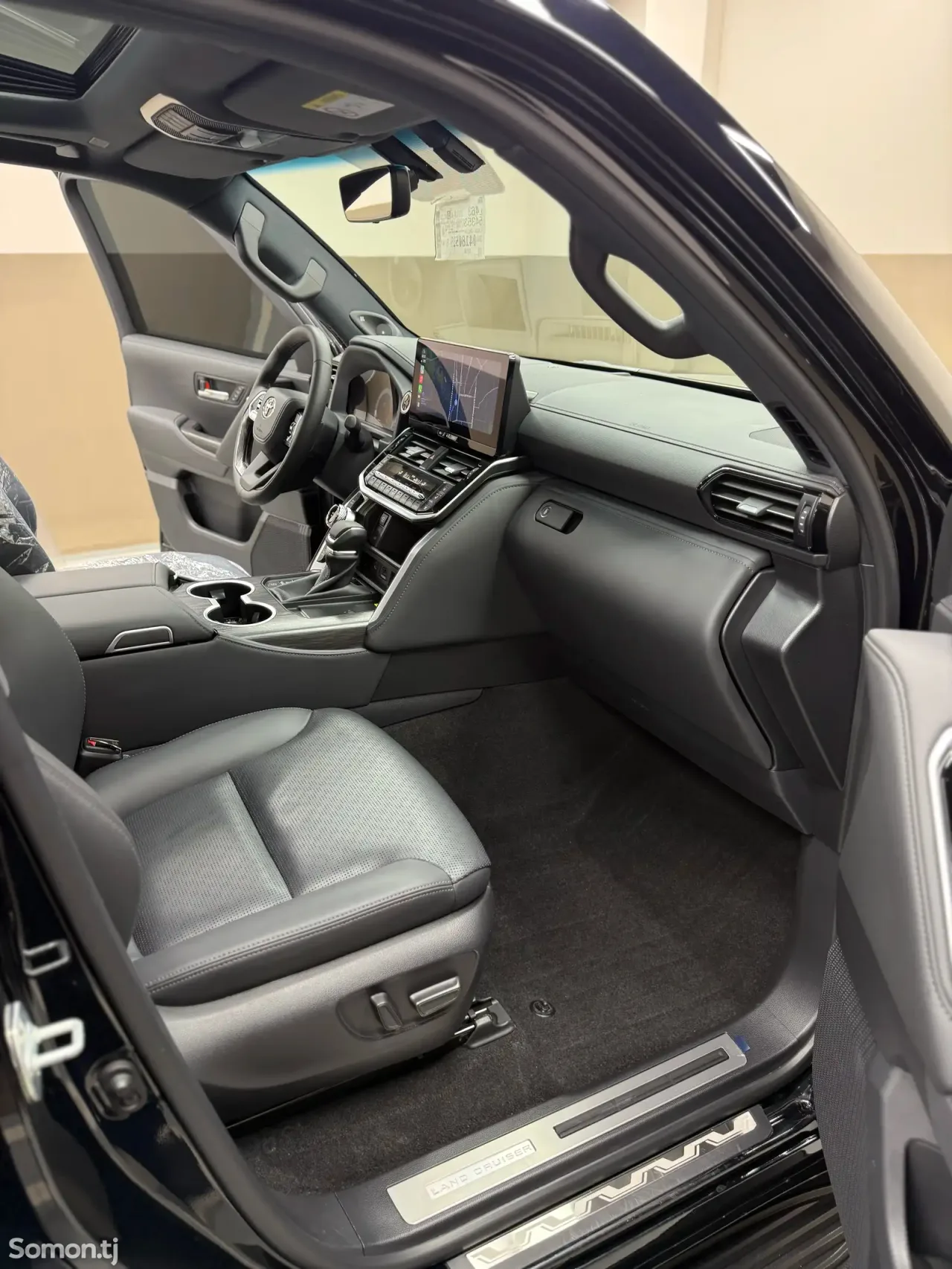 Toyota Land Cruiser 2025 · 3.5 AT