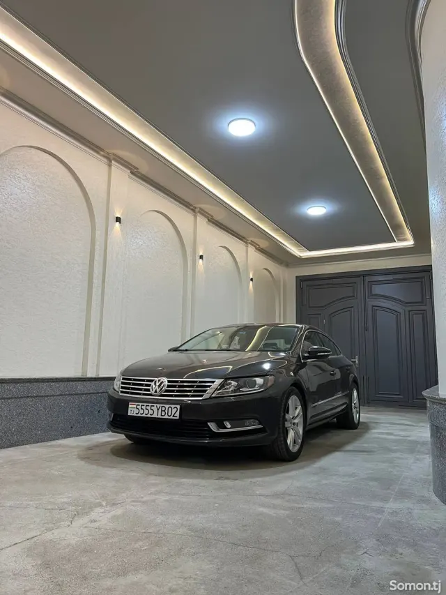 Volkswagen Passat 2013 · 2.0 AT