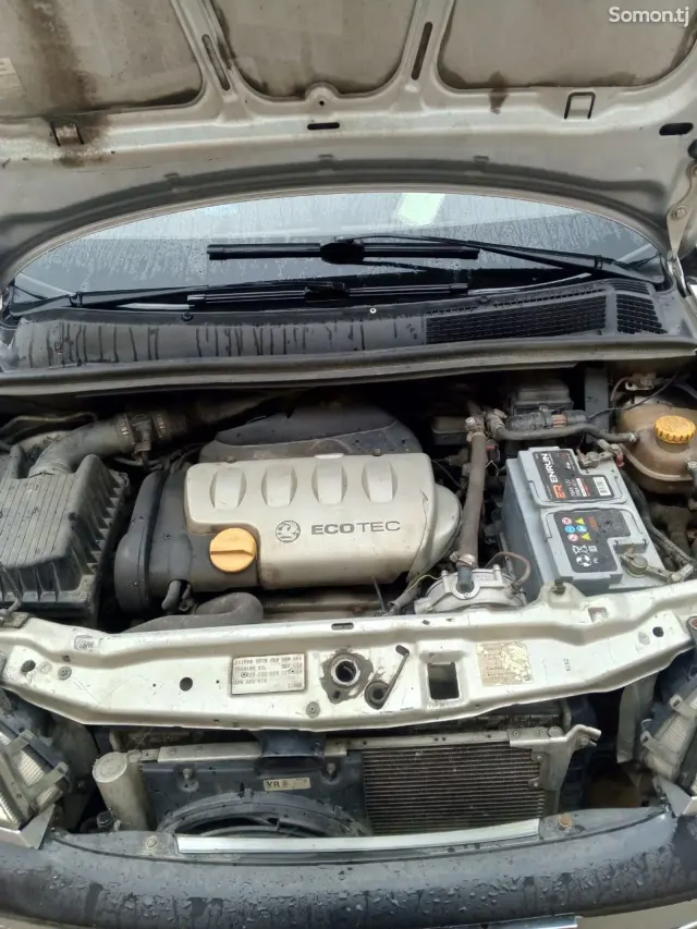 Opel Zafira 2000 · 1.8 MT