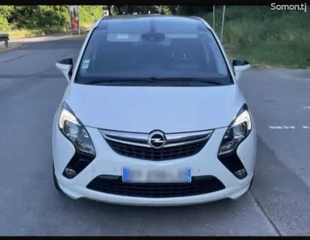 Opel Zafira 2016 · 2.0 MT