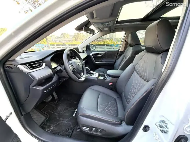 Toyota RAV 4 2024 · 2.5 AT