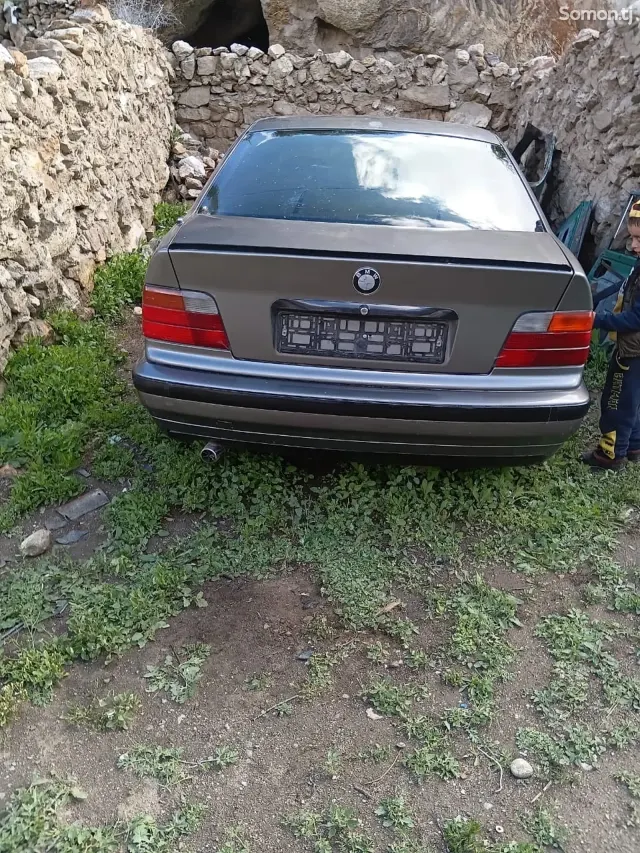 BMW 3 series 1993 · 1.6 MT