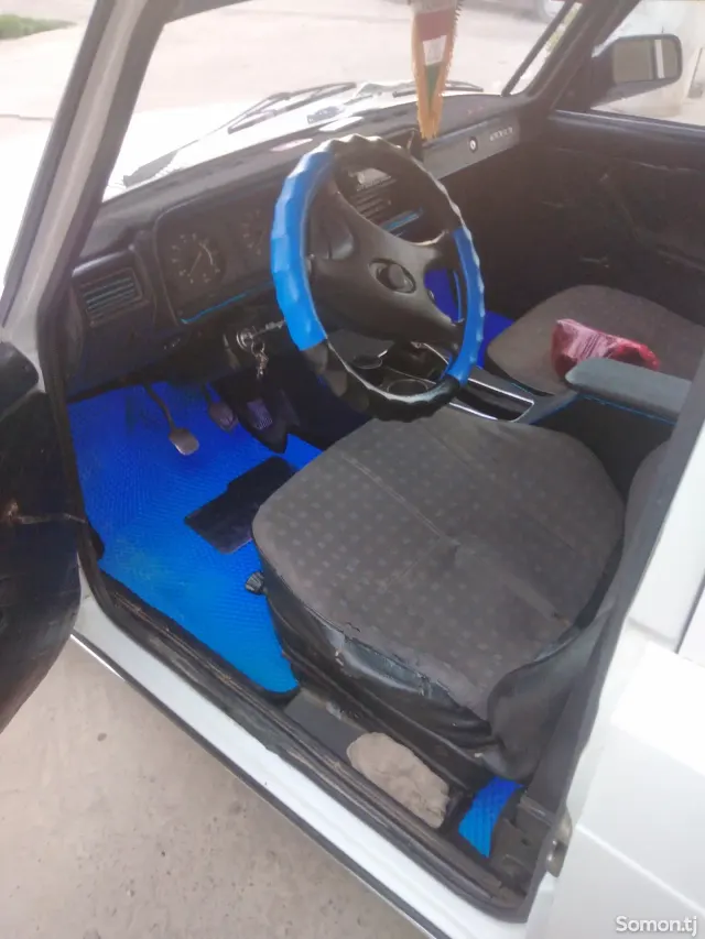 Lada (ВАЗ) 2107 2003 · 1.6 MT