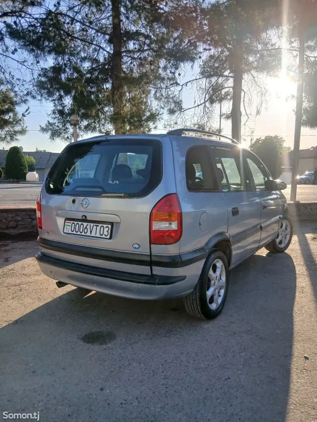 Opel Zafira 2002 · 2.2 MT