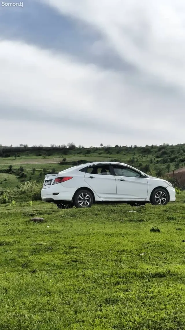 Hyundai Solaris 2011 · 1.6 MT