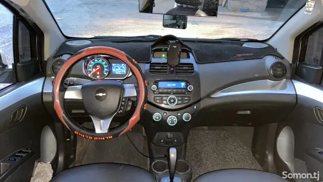 Chevrolet Spark 2015 · 1.0 AT