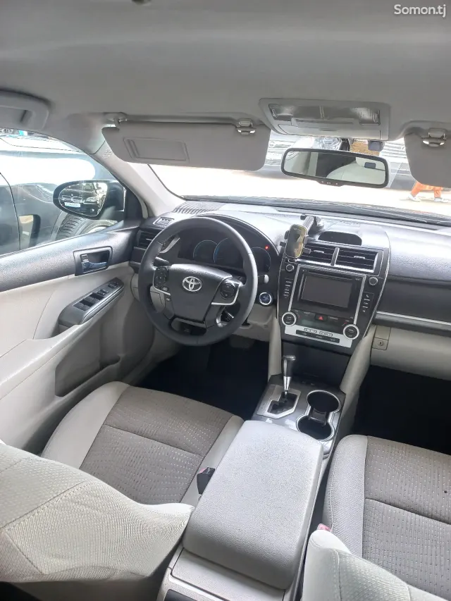 Toyota Camry 2013 · 2.5 AT