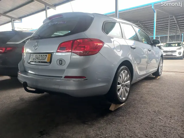 Opel Astra J 2014 · 1.4 MT