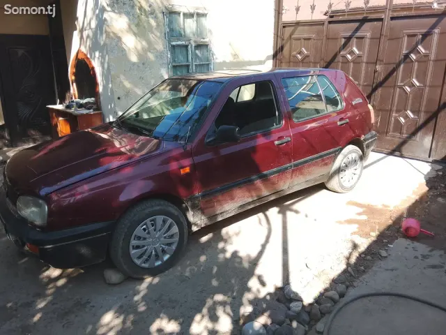 Volkswagen Golf 1997 · 1.4 MT