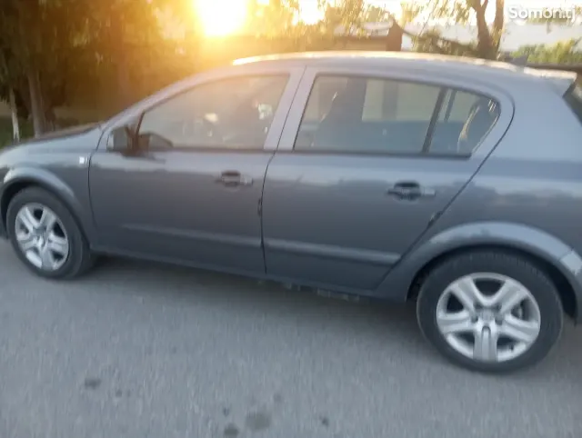 Opel Astra H 2006 · 1.8 AT