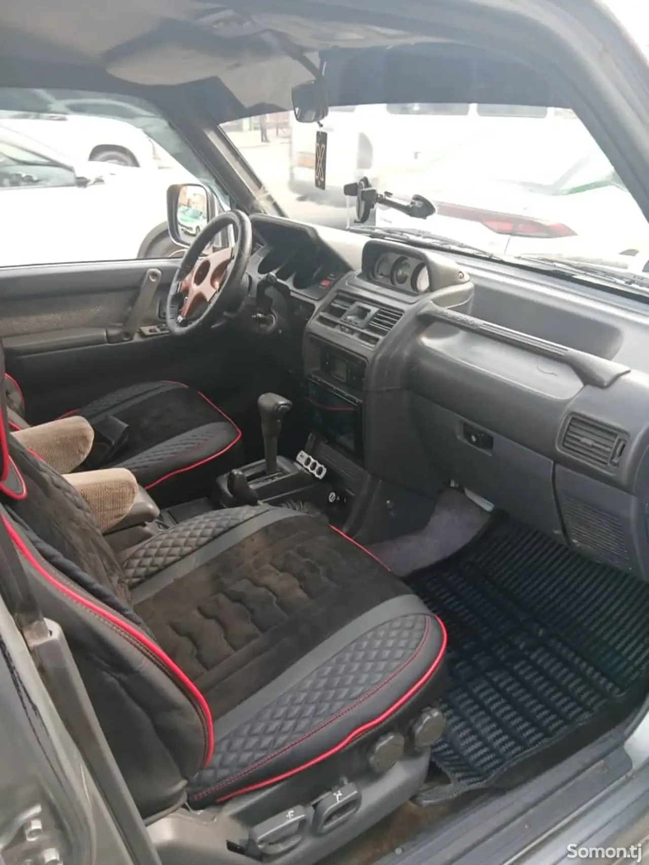 Mitsubishi Pajero 1993 · 3.0 AT
