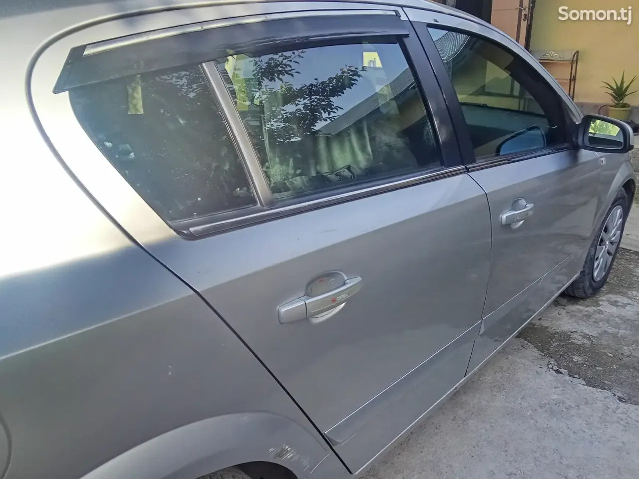 Opel Astra H 2004 · 1.8 AT