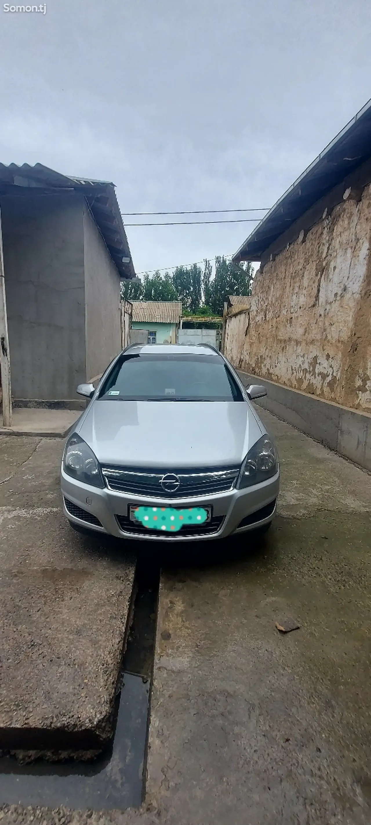 Opel Astra H 2011 · 1.6 MT