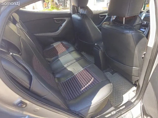 Hyundai Avante 2012 · 1.6 AT