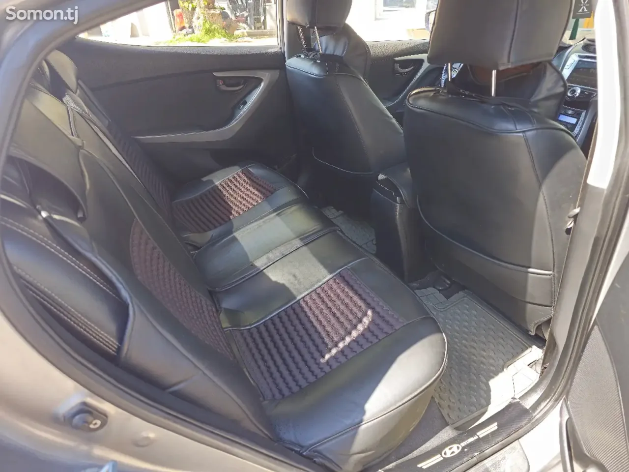 Hyundai Avante 2012 · 1.6 AT