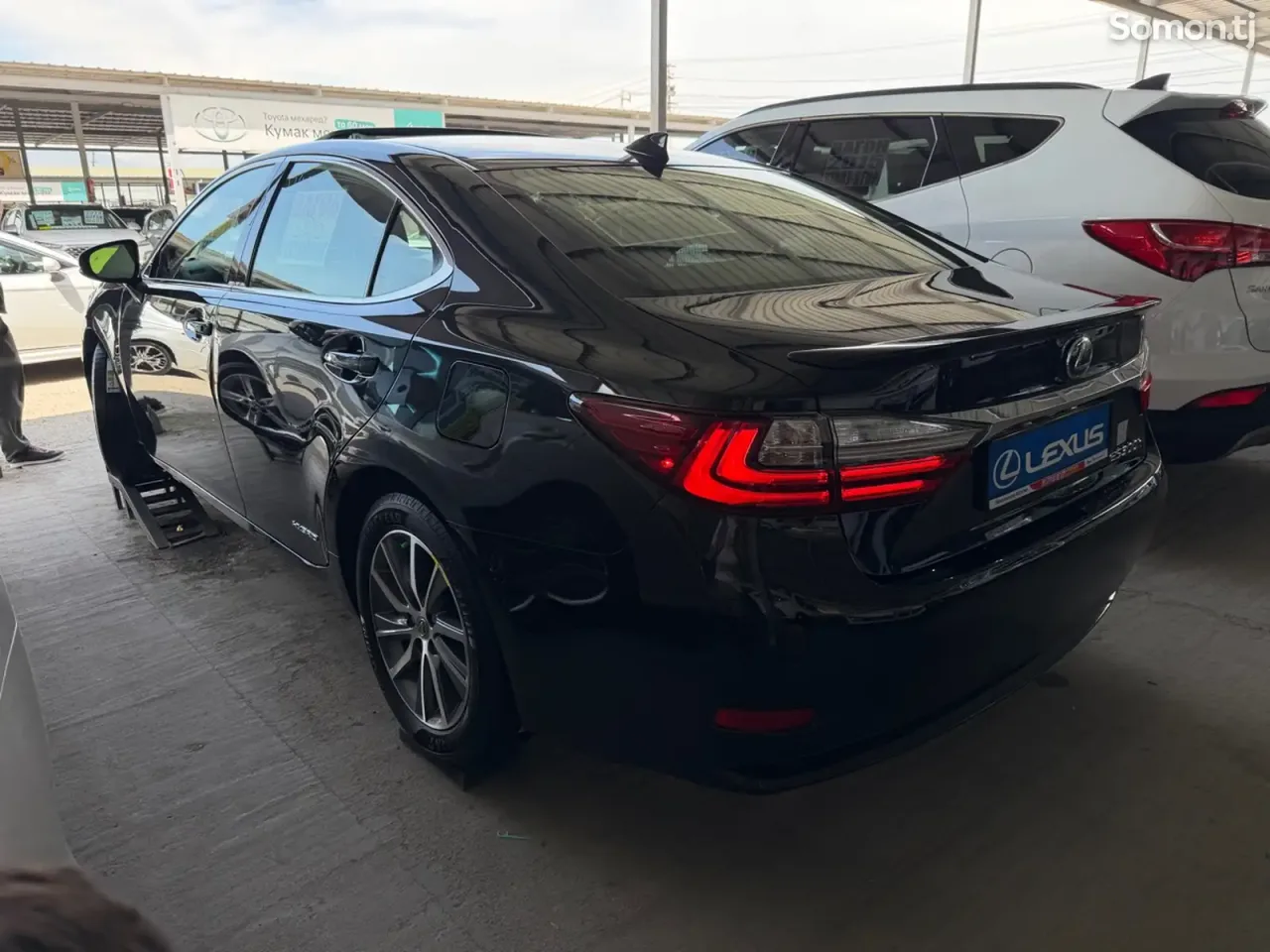 Lexus ES series 2016 · 2.5 AT