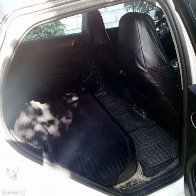 BYD E2 2025 · AT