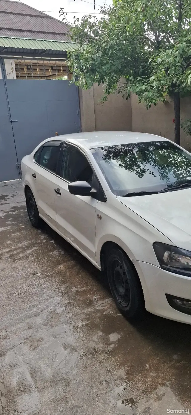 Volkswagen Polo 2013 · 1.6 MT