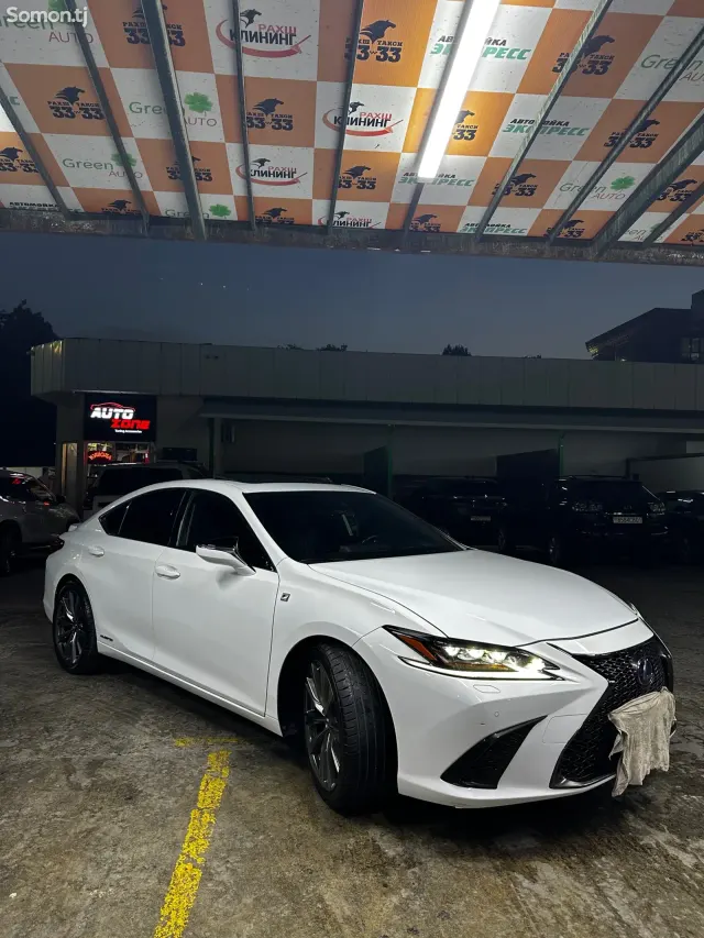 Lexus ES series 2019 · 3.0 AT
