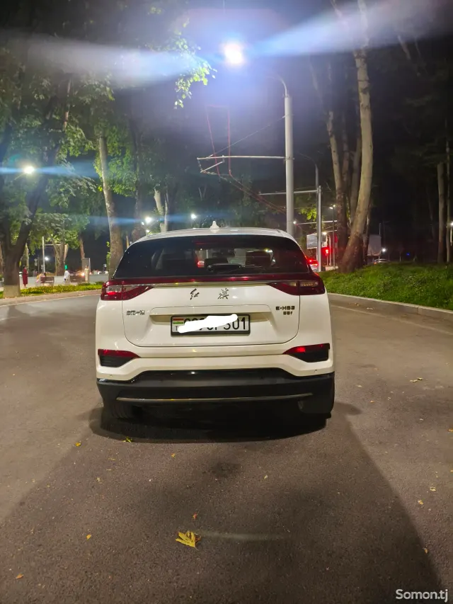 Hongqi E-HS3 2019 · AT