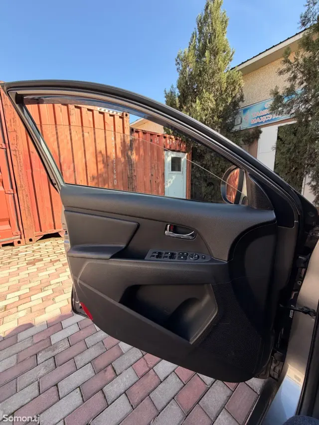Kia Sportage 2015 · 2.0 AT