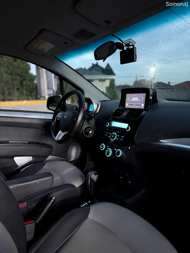Chevrolet Spark 2014 · 1.2 AT