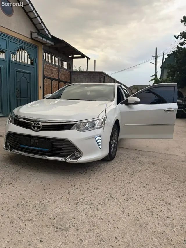 Toyota Camry 2015 · 2.5 AT